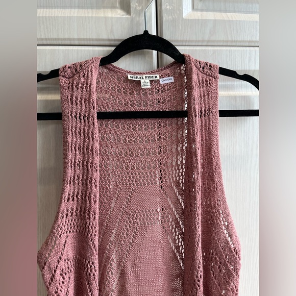 Knitted flow “vest” cover - Picture 2 of 4